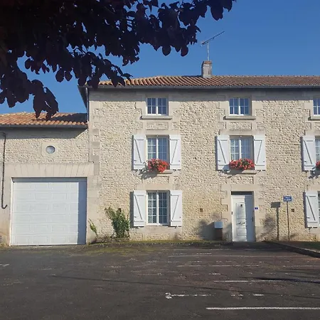 Le Pigeonnier Champignois Homestay *